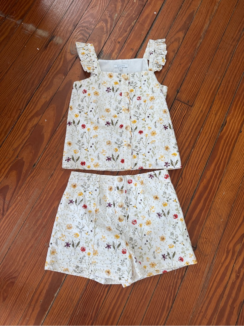 moodie White Floral Ruffle-Strap Two-Piece Short set